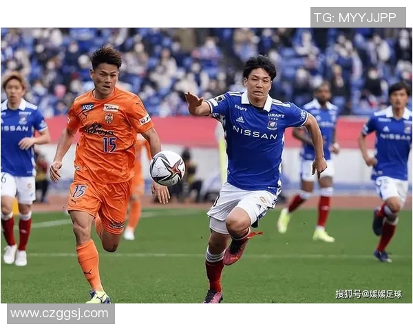 冈山绿雏与长崎航海的激烈对决展现足球魅力与团队精神